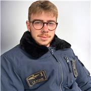 Je suis passionné d’histoire depuis l’école primaire du collège au lycée. Ma moyenne d’histoire tournée autour de 19. Je peux vous aider à comprendre et réussir dans cette matière. Je suis quelqu’un de passionné et de très patient . pour toute autre quest